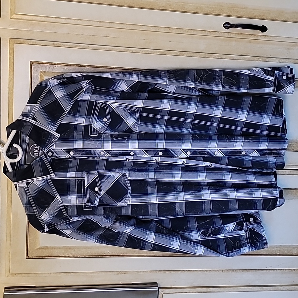 Buckle dress shirt